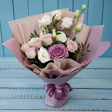 Букет цветов из:  Розы и Лизиантусы в Ракитном