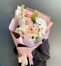 Букет цветов из:  Хризантемы и Розы в Ракитном