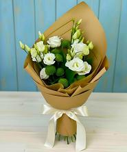 Букет цветов из:  Хризантемы и Лизиантусы в Ракитном